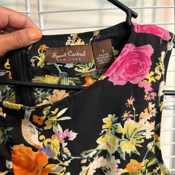 Black Floral Sleeveless Romper - Picture 3 of 5